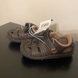 Boys size 5 Surprize